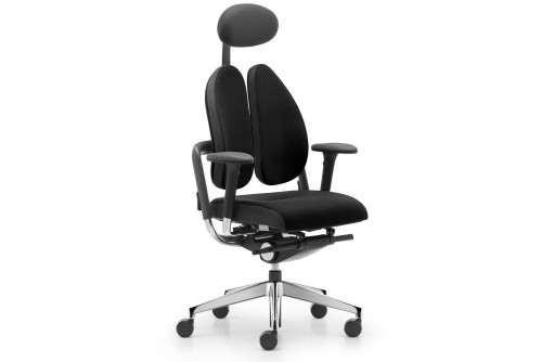 Ергономичен стол Nowy Styl Xenium Duo-Back с подглавник – изглед под ъгъл, черна тапицерия и 4D подлакътници